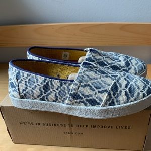 New Toms Avalon women sz 6.5
